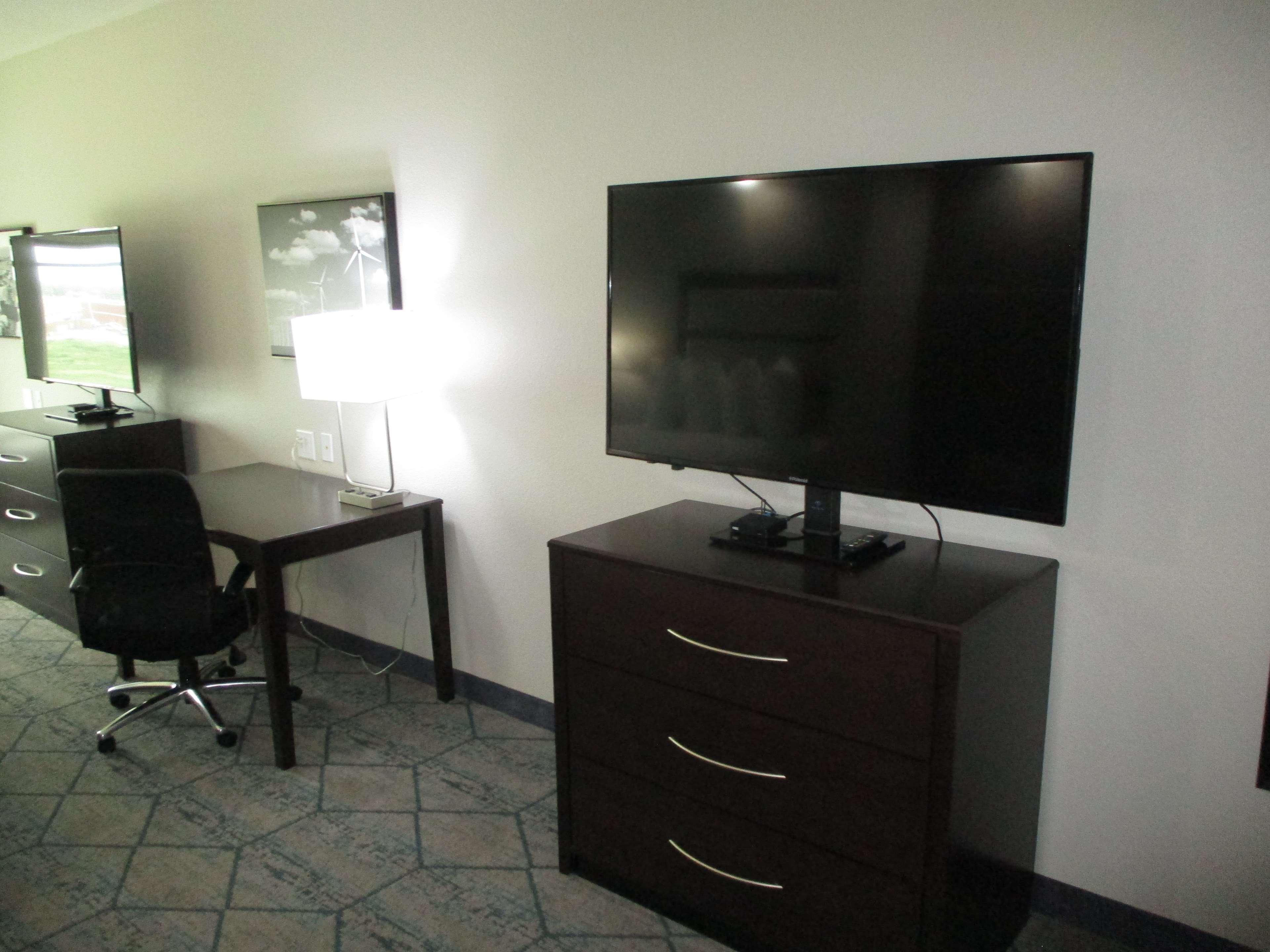 Best Western Plus Mcpherson エクステリア 写真