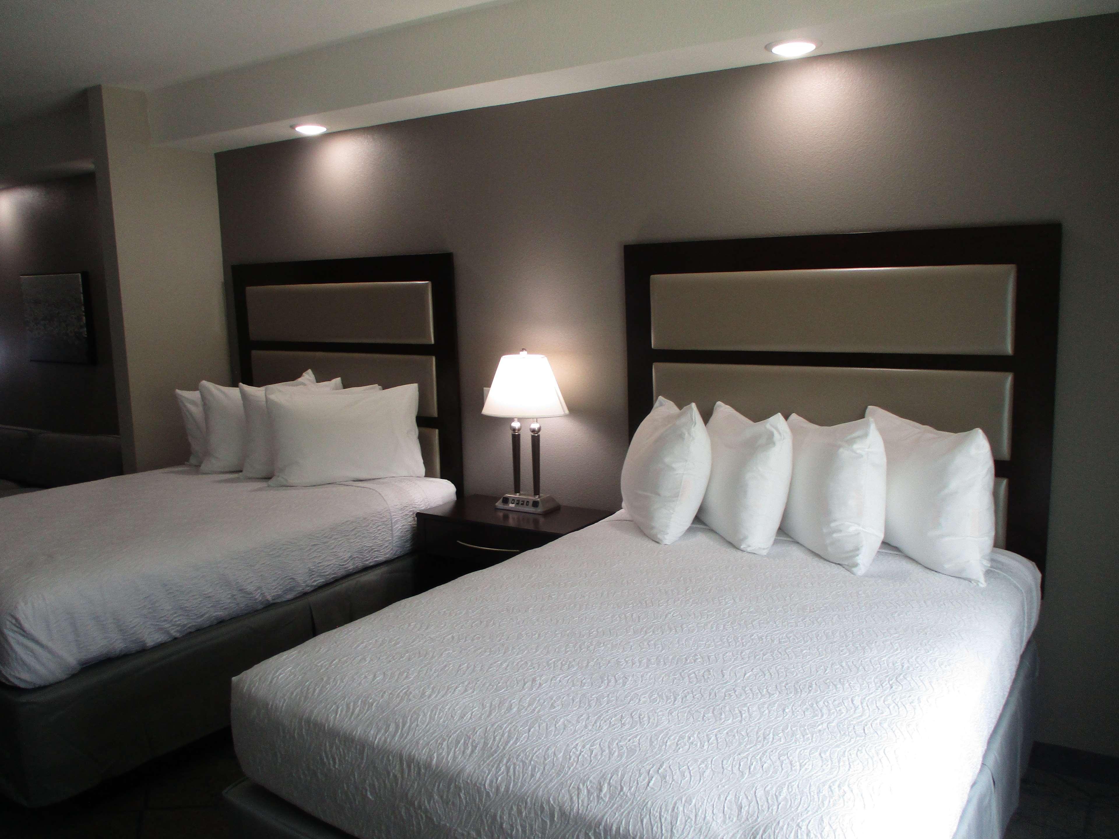 Best Western Plus Mcpherson エクステリア 写真