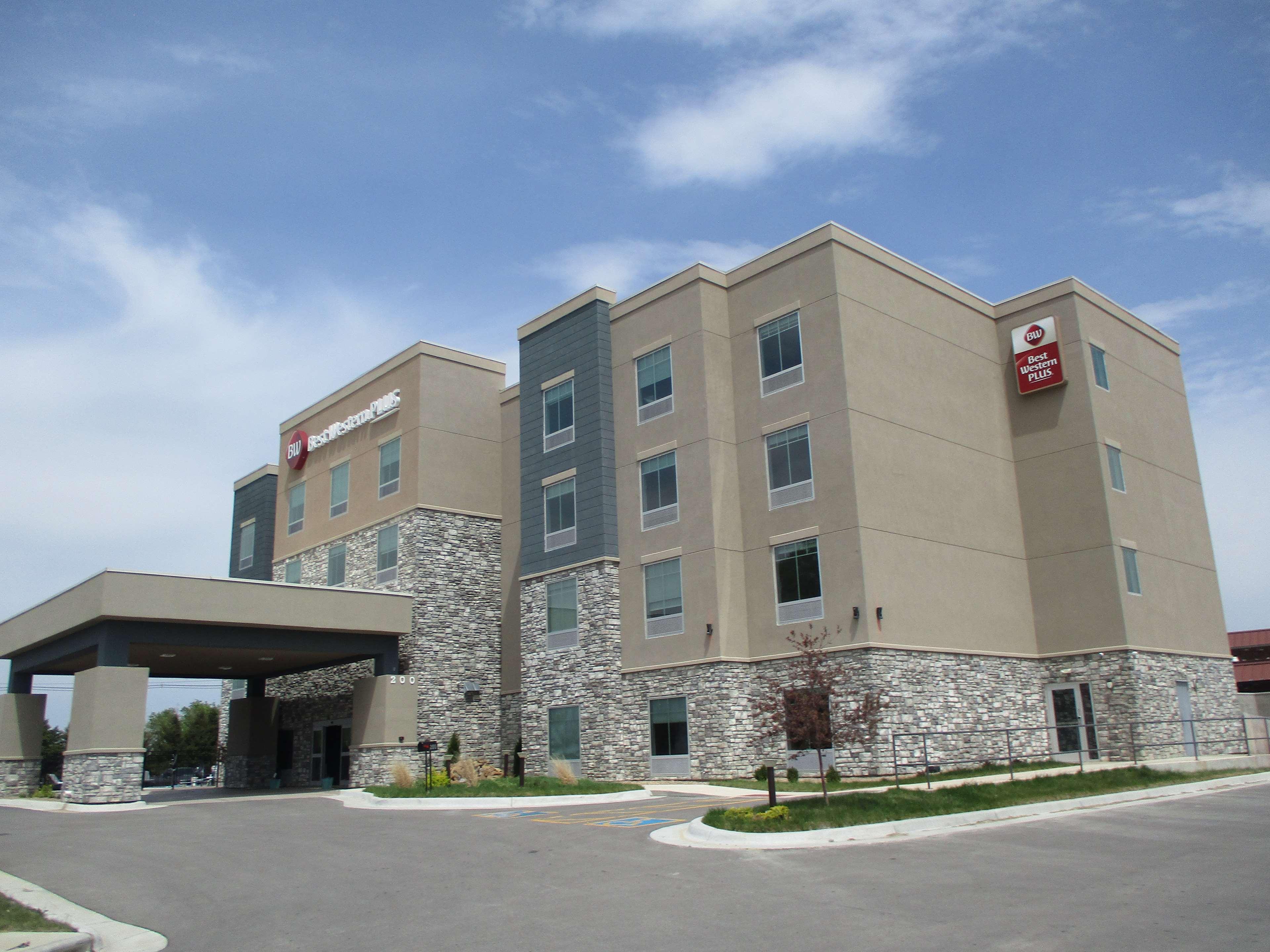 Best Western Plus Mcpherson エクステリア 写真