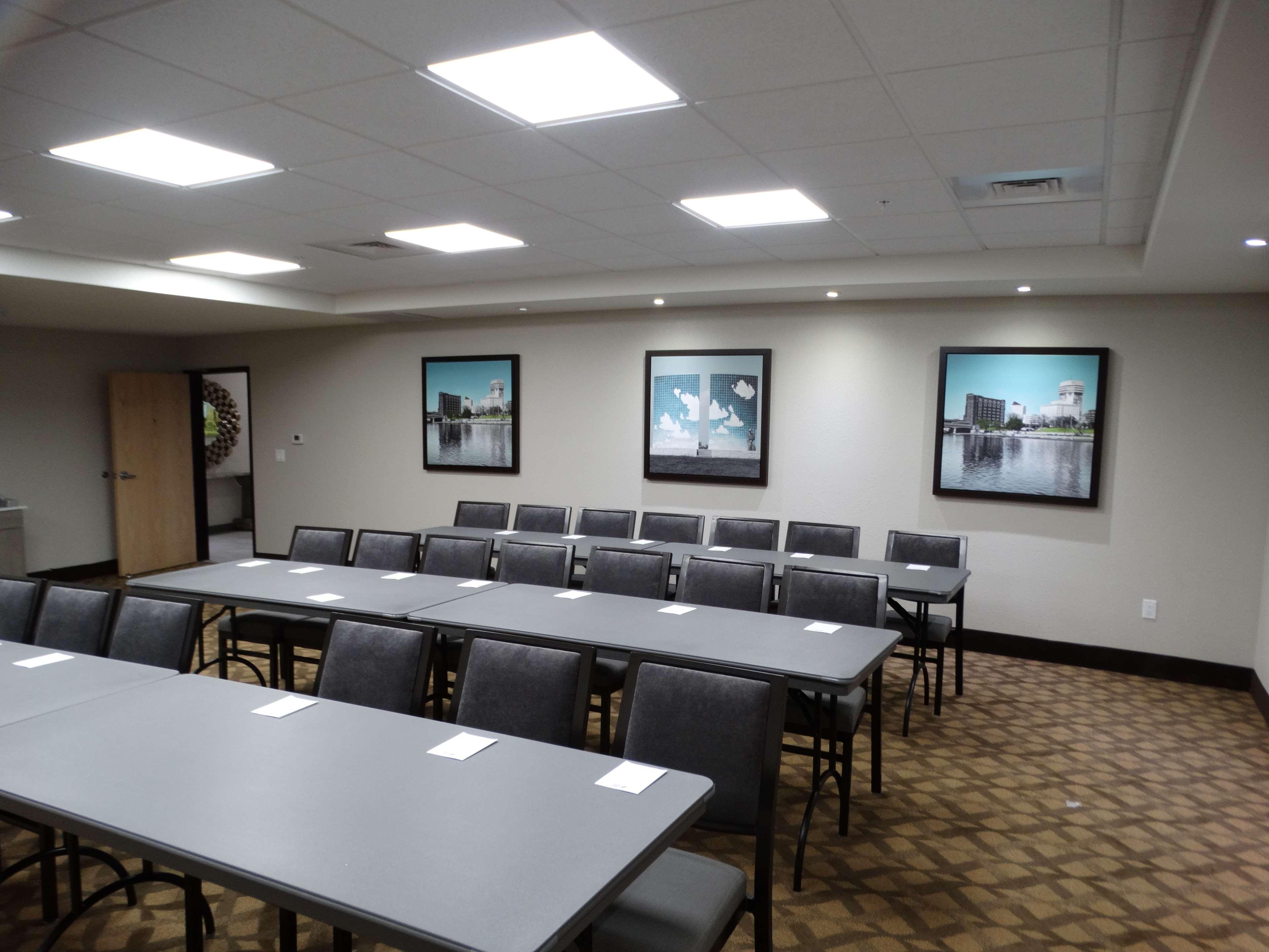 Best Western Plus Mcpherson エクステリア 写真